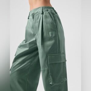 ALO Yoga High Waist Cargo Trouser Pants in Botanical Green NWOT